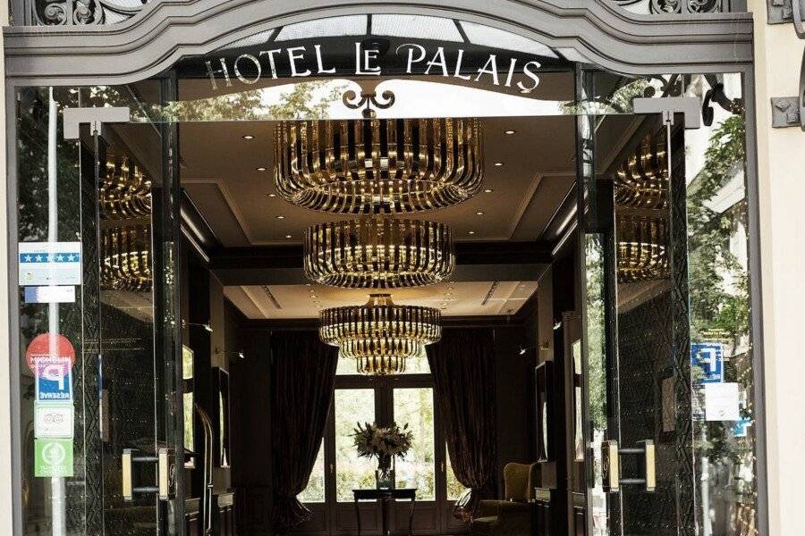 Le Palais Art Hotel lobby, hotel facade