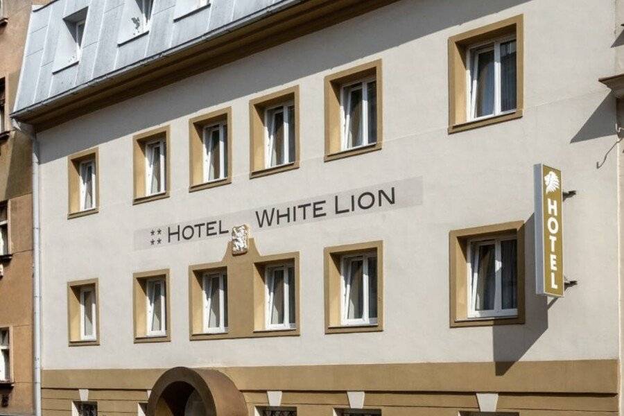 Hotel White Lion facade