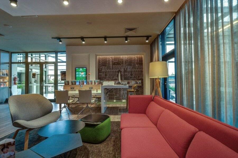 Holiday Inn Prague Airport lobby