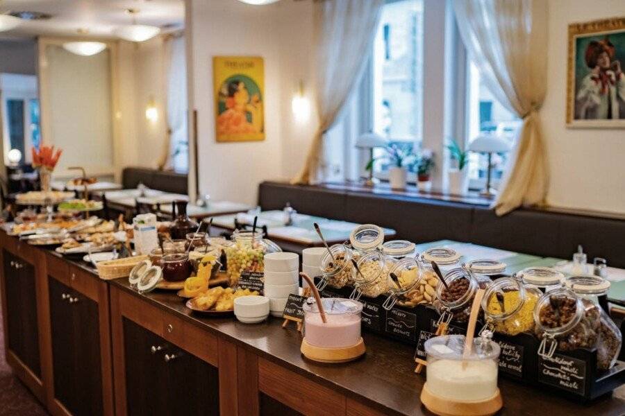 Hotel U Divadla - Czech Leading Hotels breakfast, restaurant