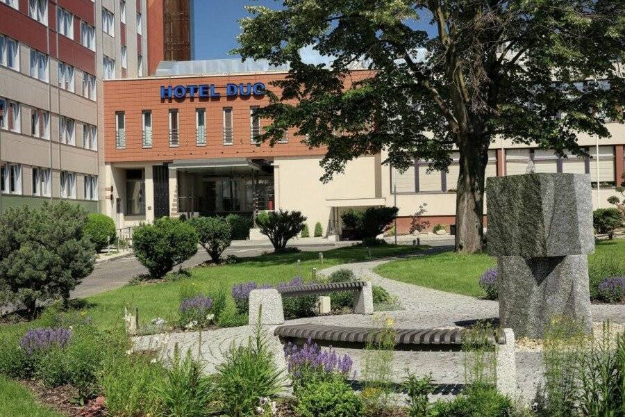 Hotel Duo facade,garden