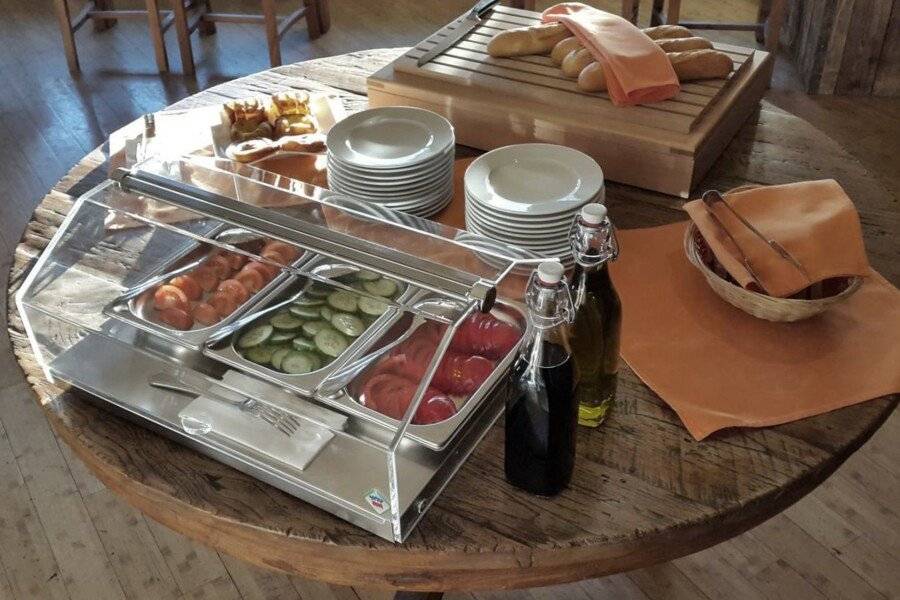 Villa St. Tropez breakfast