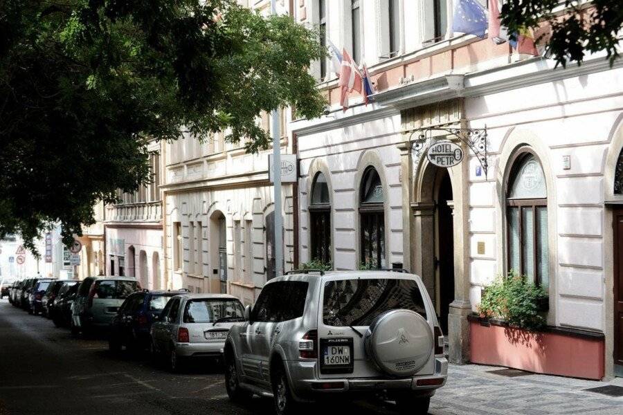 Hotel Petr facade