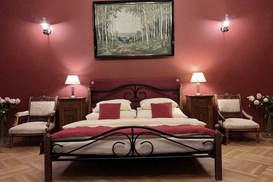 Small Luxury Palace Residence hotel bedroom