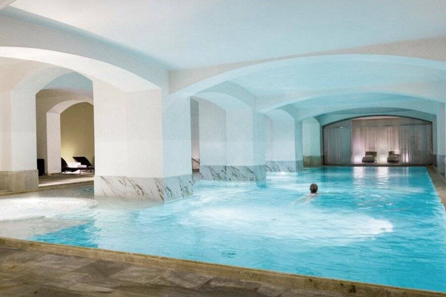 NH Collection Carlo IV indoor pool,spa