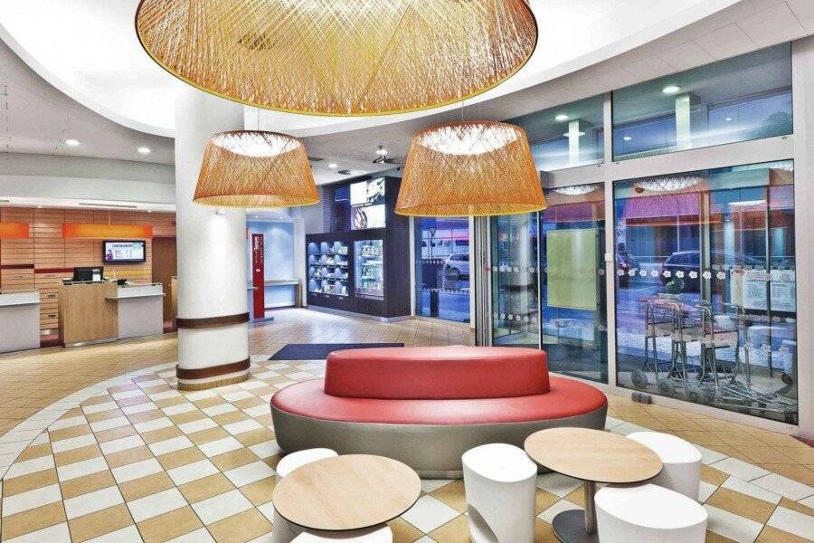 Ibis Praha Mala Strana lobby,front desk,