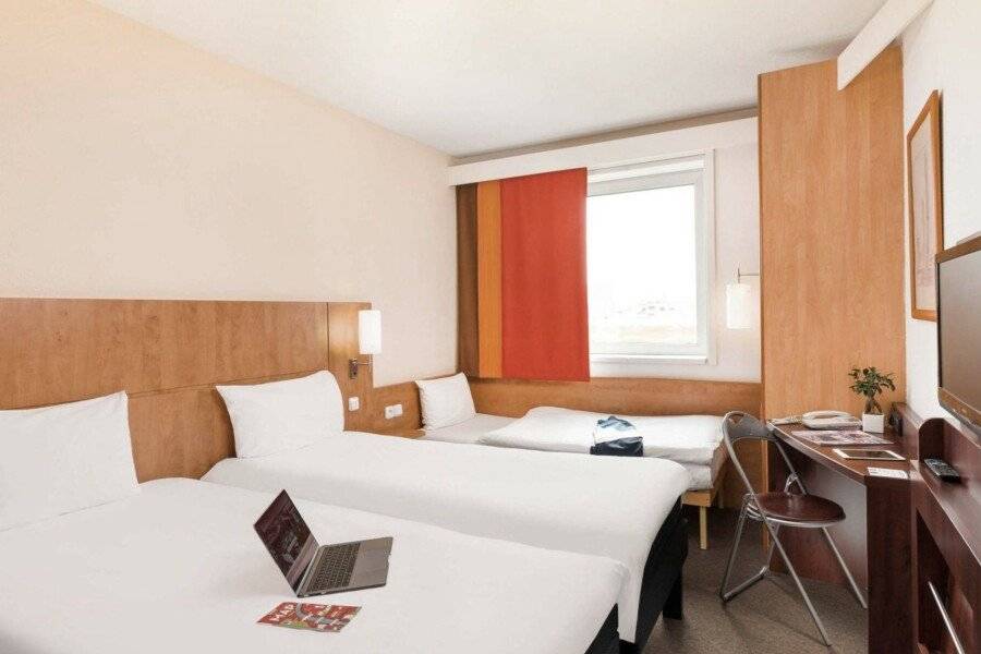 Ibis Praha Mala Strana hotel bedroom