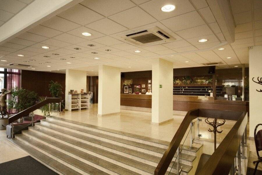 Hotel Krystal lobby,front desk