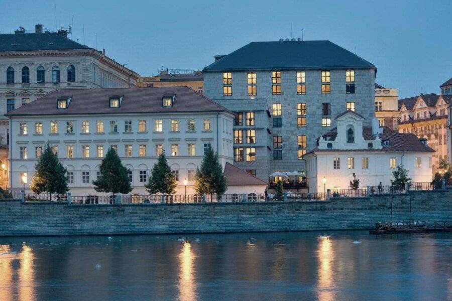 Four Seasons Hotel facade