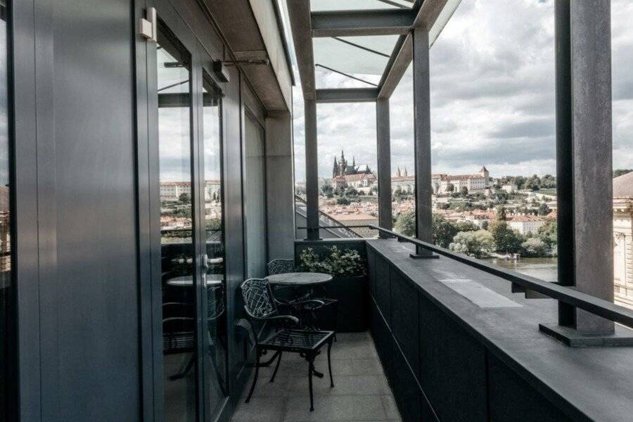 Four Seasons Hotel balcony,ocean view