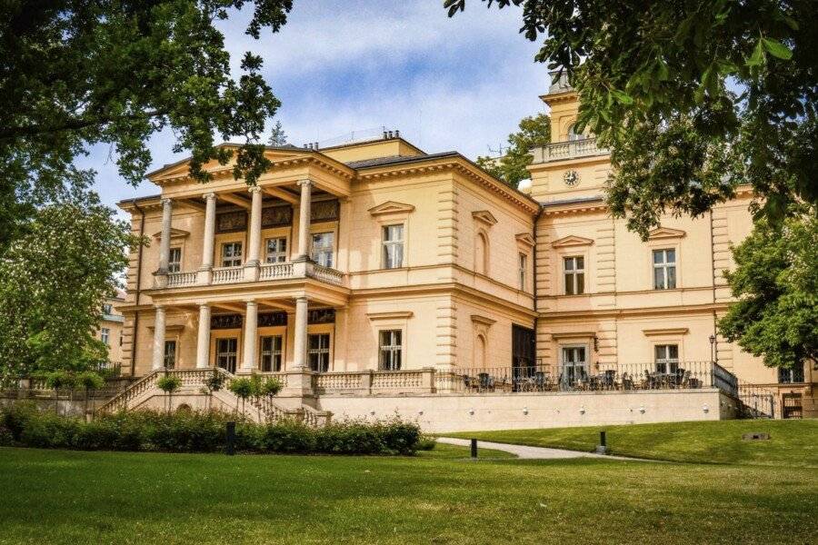 Vila Lanna facade,garden