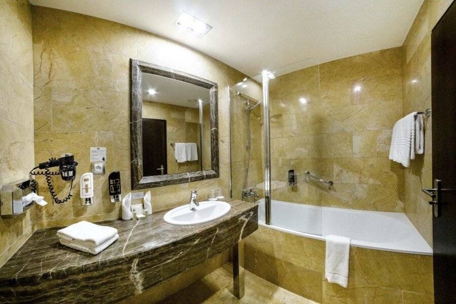 Grandior Hotel bathtub