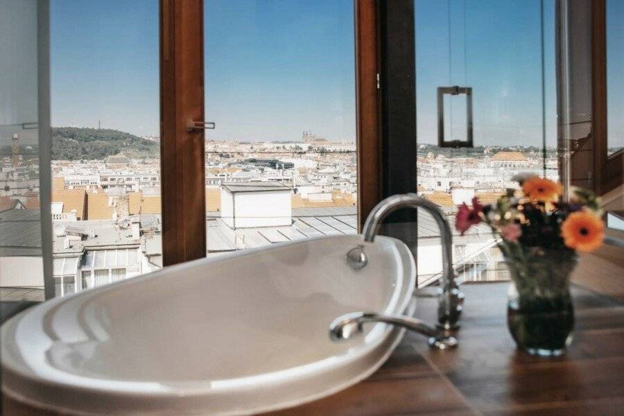 Wenceslas Square Hotel - Czech Leading Hotels bathtub,ocean view