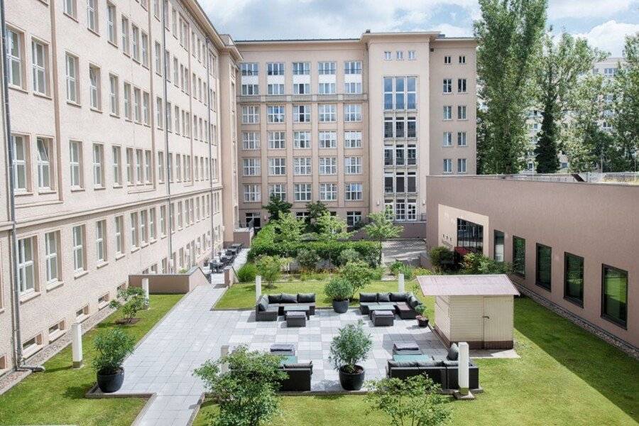 Leonardo Royal Hotel Alexanderplatz garden