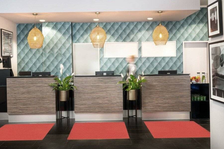 Leonardo Hotel front desk,lobby,