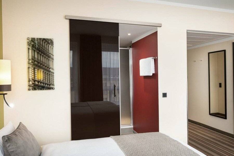 Leonardo Hotel hotel bedroom