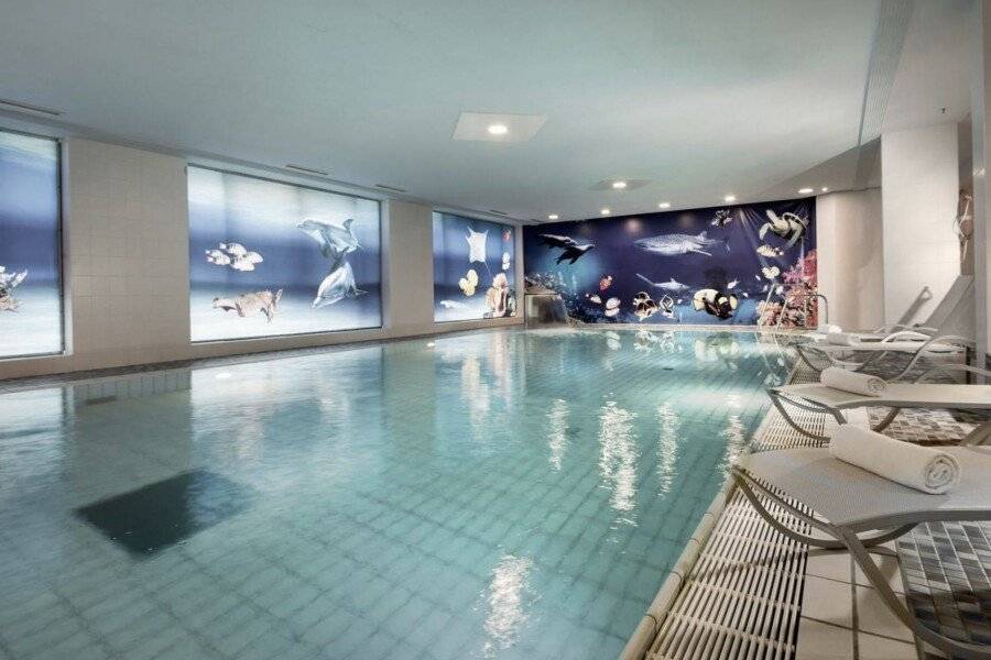 Maritim proArte Hotel indoor pool,spa