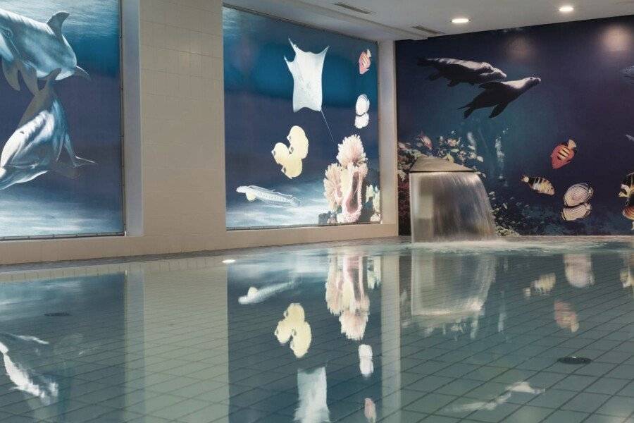 Maritim proArte Hotel indoor pool,