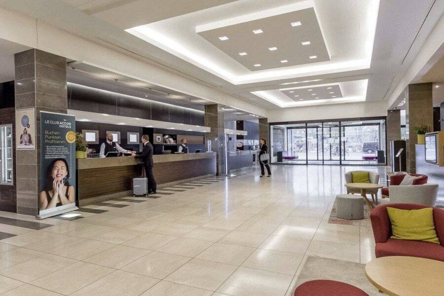 Novotel Am Tiergarten lobby,front desk