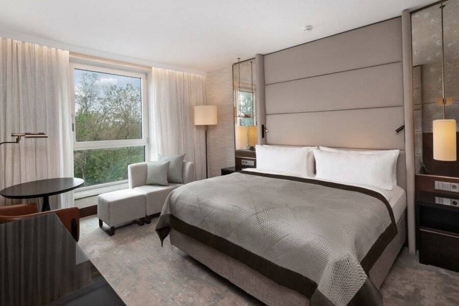 InterContinental, an IHG Hotel hotel bedroom