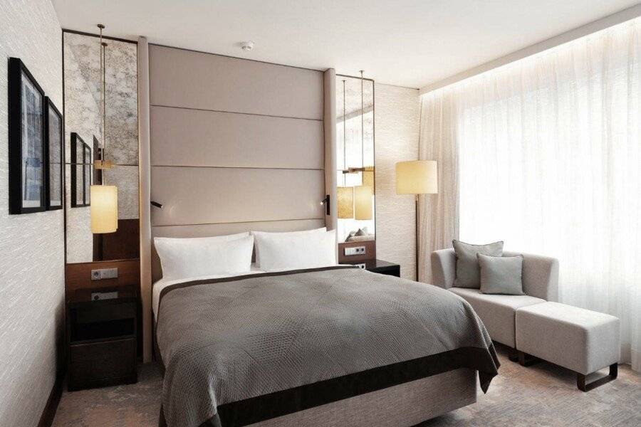 InterContinental, an IHG Hotel hotel bedroom