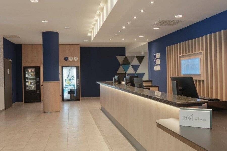 Holiday Inn Express City Centre, an IHG Hotel front desk, lobby