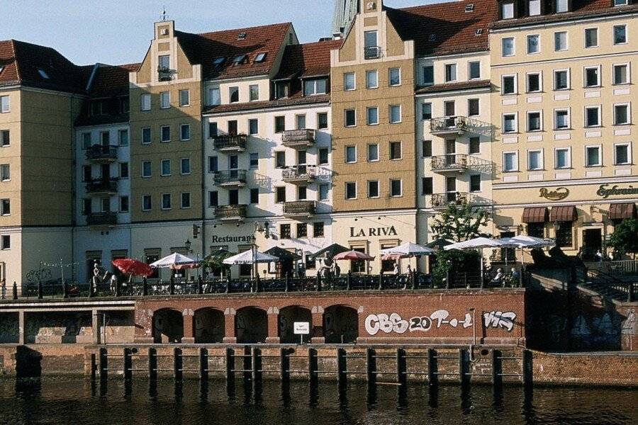 Novotel Mitte facade,restaurant