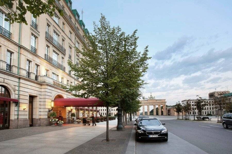 Hotel Adlon Kempinski facade