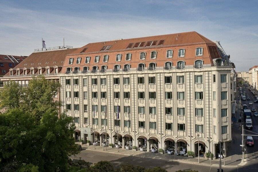 Hotel Luc, Autograph Collection facade