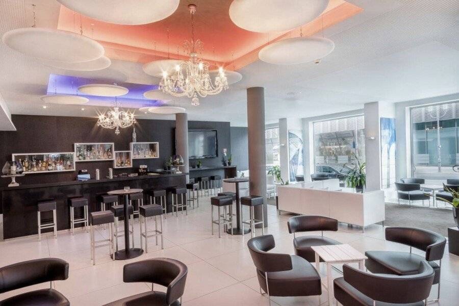 Meliá lobby, bar