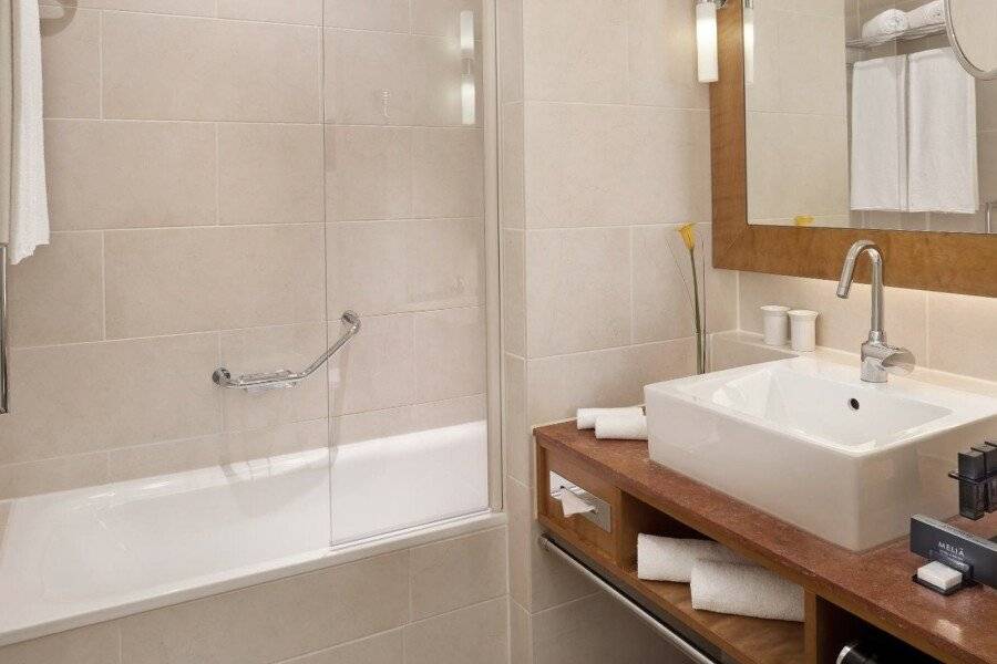 Meliá bathtub