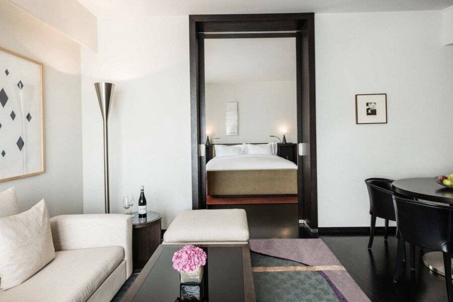 Grand Hyatt hotel bedroom