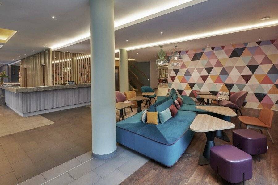 Hampton by Hilton Berlin City West lobby