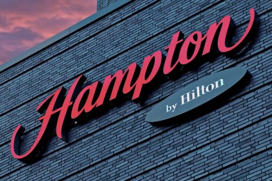 Hampton by Hilton City West , facade