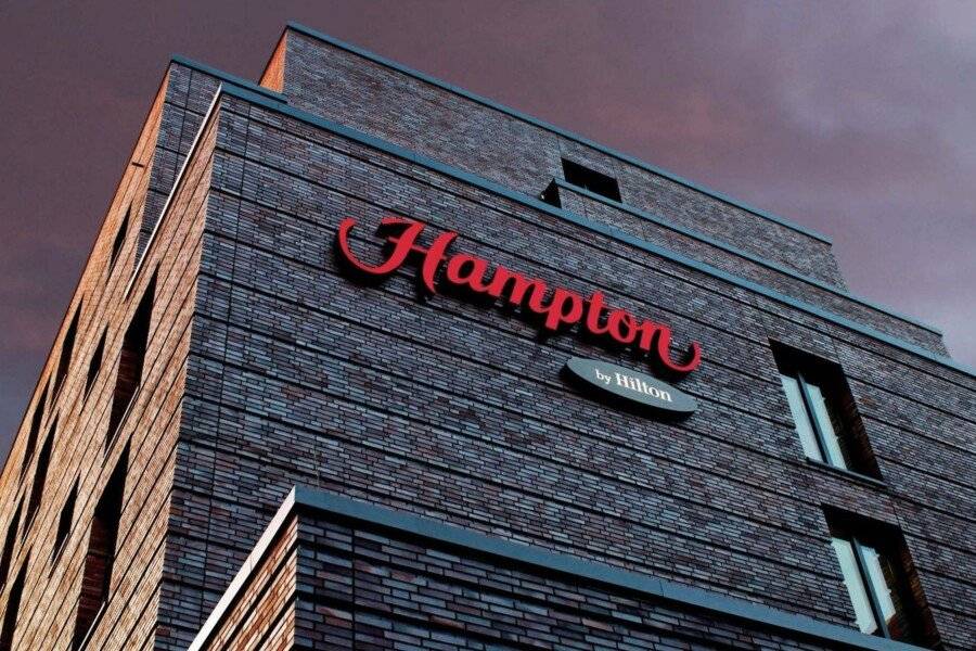 Hampton by Hilton City West facade