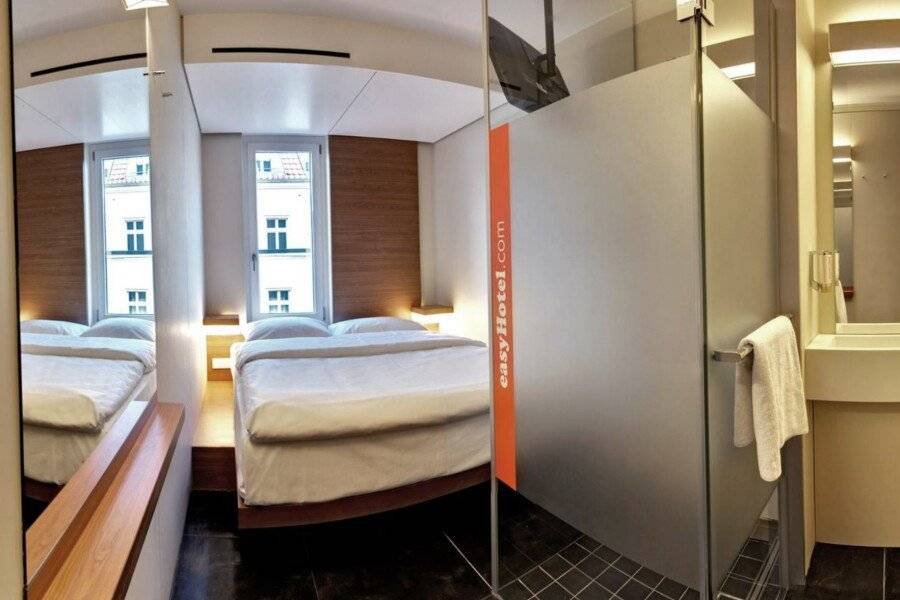 easyHotel Berlin Hackescher Markt hotel bedroom