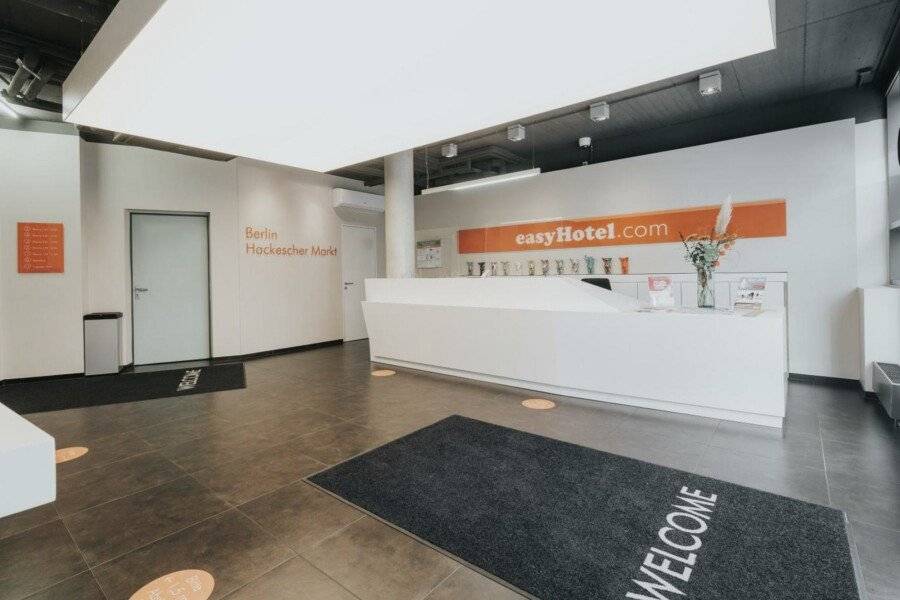 easyHotel Berlin Hackescher Markt lobby,front desk,