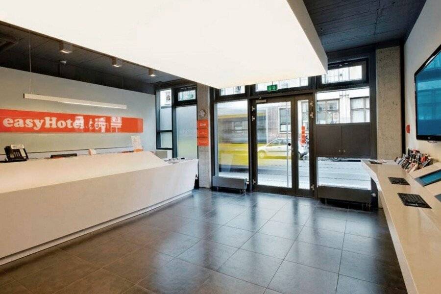 easyHotel Berlin Hackescher Markt lobby,front desk,