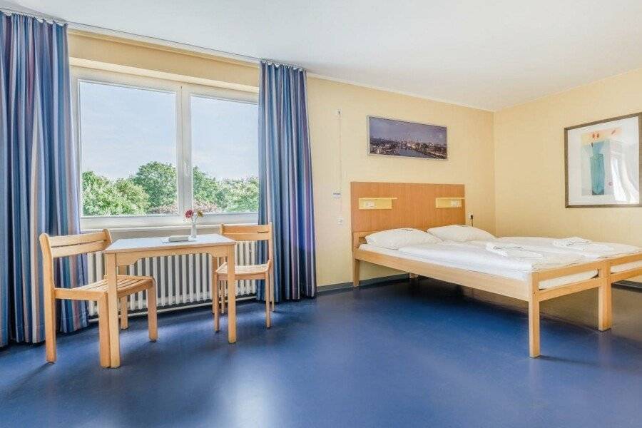 martas Gästehäuser Hauptbahnhof hotel bedroom