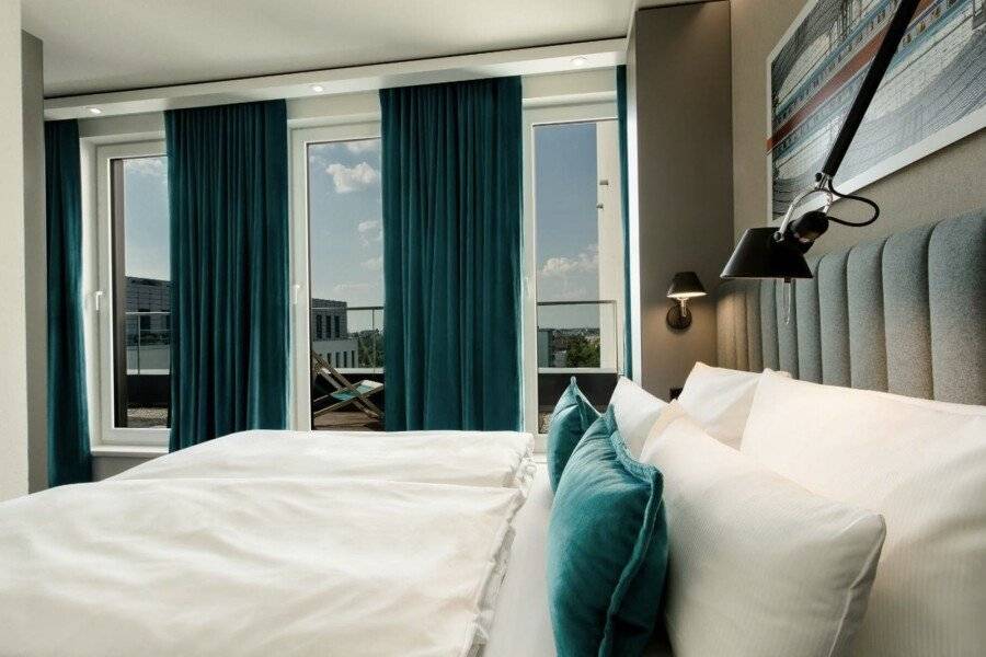 Motel One-Hauptbahnhof hotel bedroom,balcony