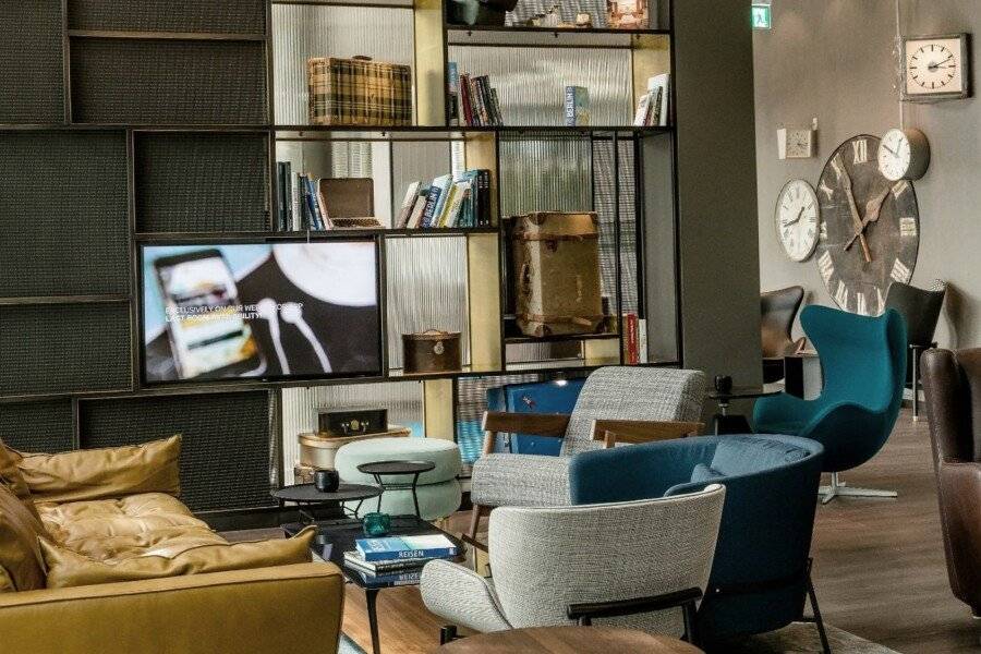 Motel One-Hauptbahnhof lobby