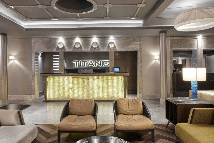 TITANIC Comfort Mitte lobby,front desk