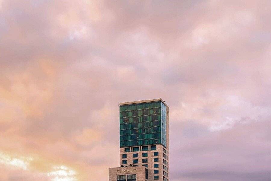 Waldorf Astoria facade