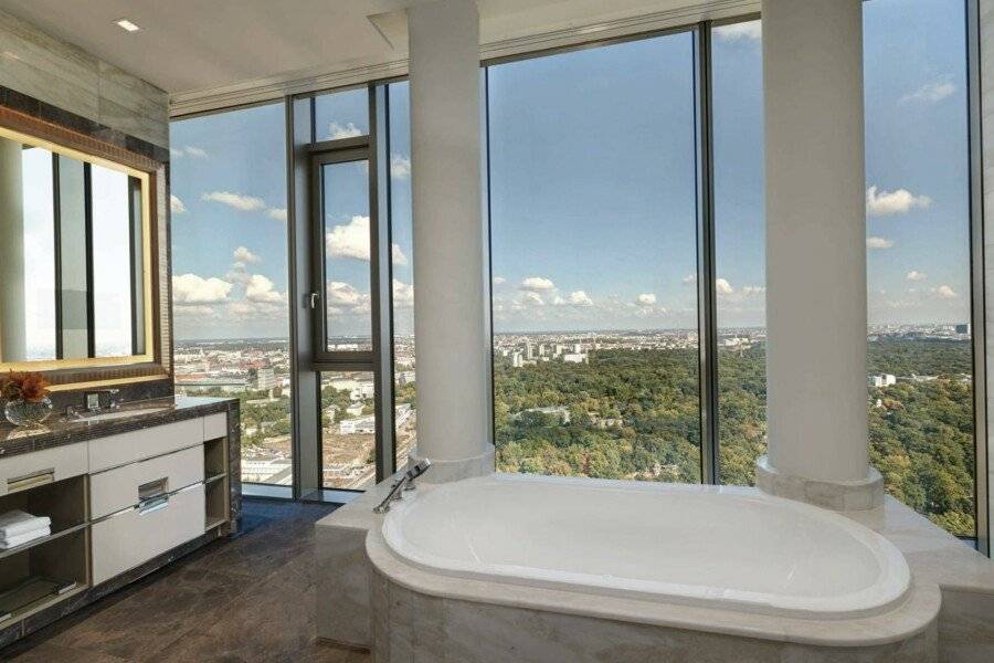 Waldorf Astoria bathtub,ocean view