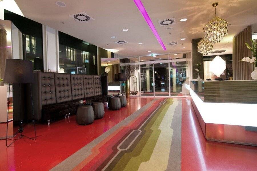 Leonardo Hotel Mitte lobby