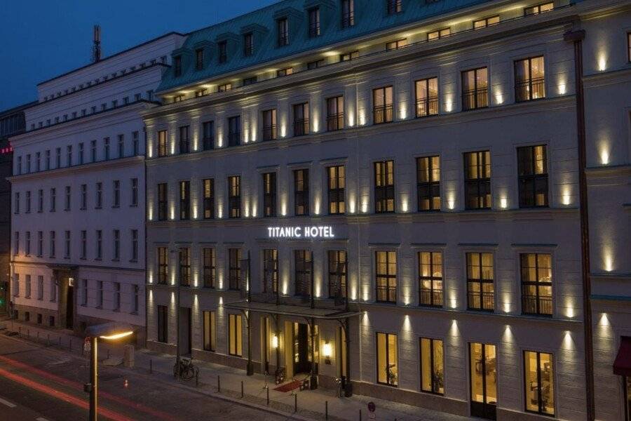 TITANIC Gendarmenmarkt hotel facade