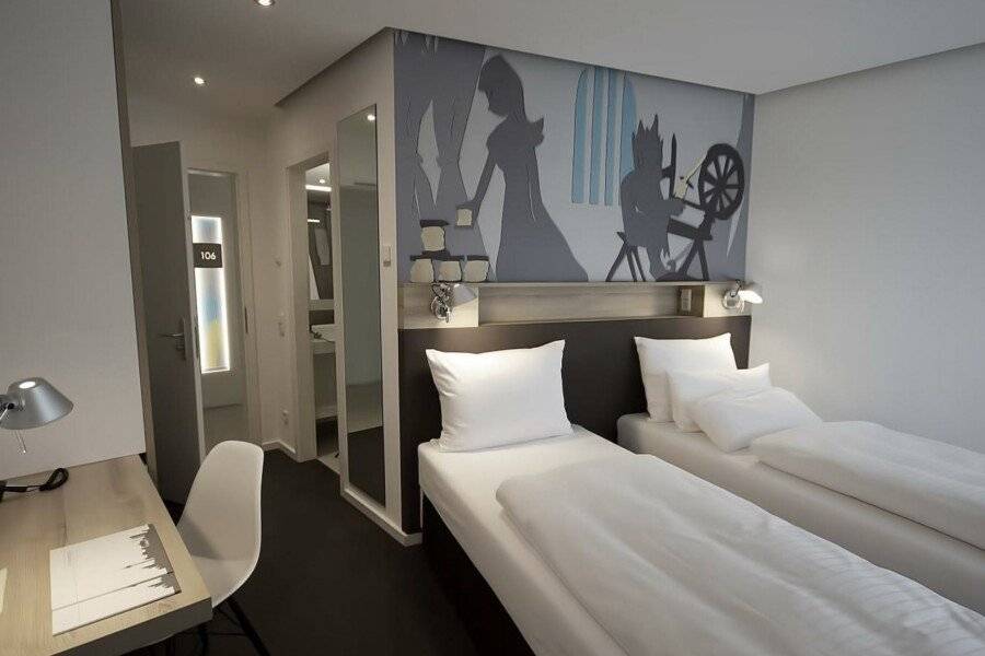 Grimm's Potsdamer Platz hotel bedroom