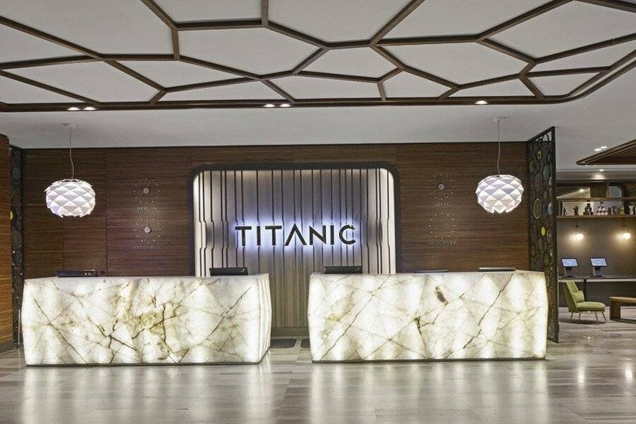 TITANIC Chaussee lobby, front desk