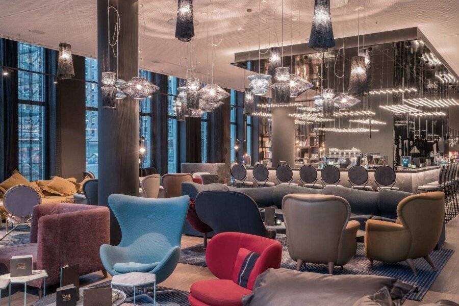 Motel One-Alexanderplatz lobby, bar