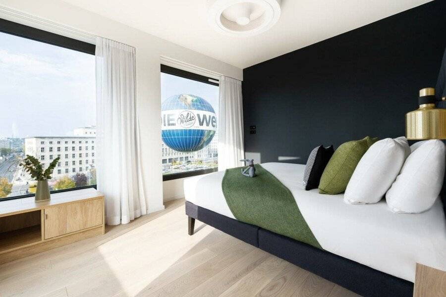 Wilde Aparthotels, Checkpoint Charlie hotel bedroom,ocean view